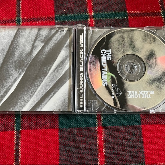 1 CD Chieftains with Special Guests, Long Black Veil - Picture 2 of 3